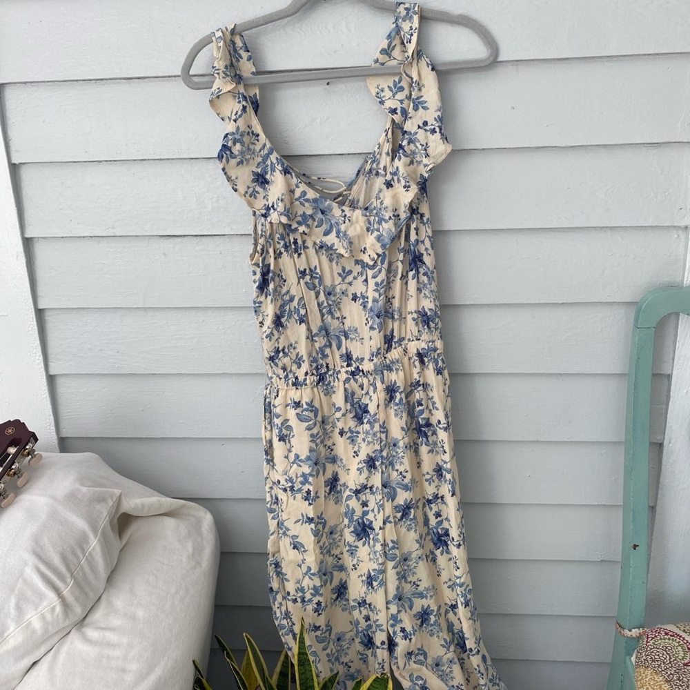 American Eagle blue floral jumpsuit size medium